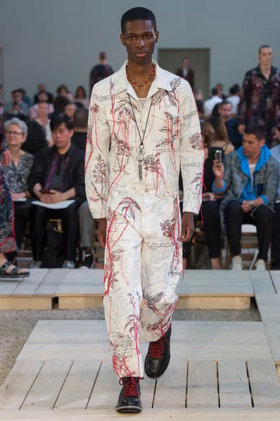 Look 30